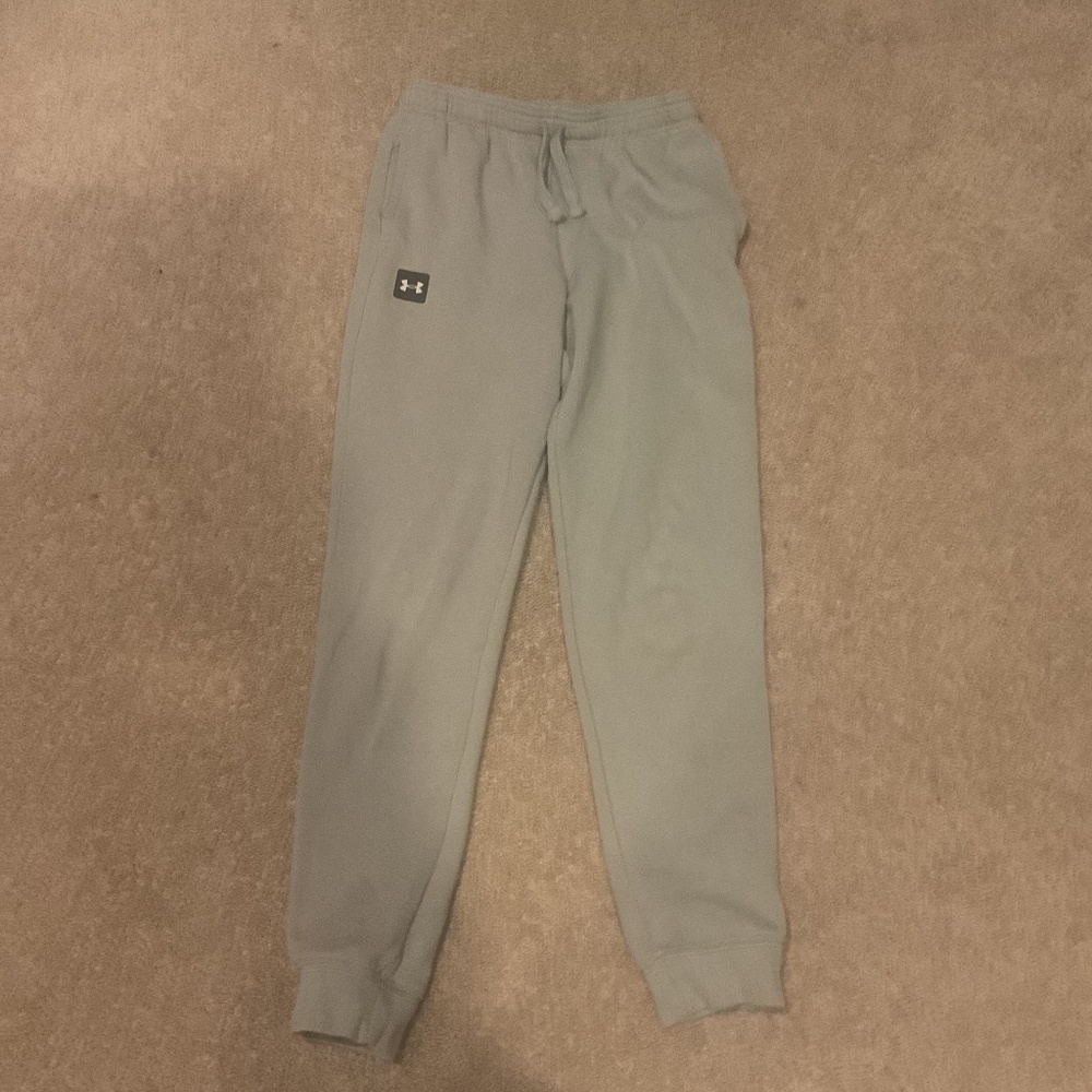Grey Under Armour sweatpants with pockets